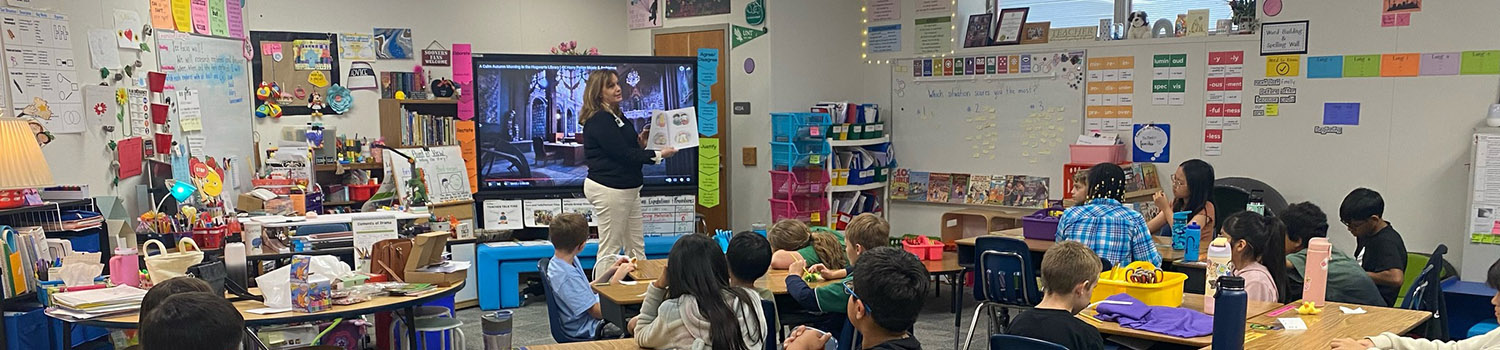 Texas DAR member volunteering in a local school